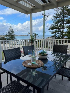 Entire home on the beach Shellharbour